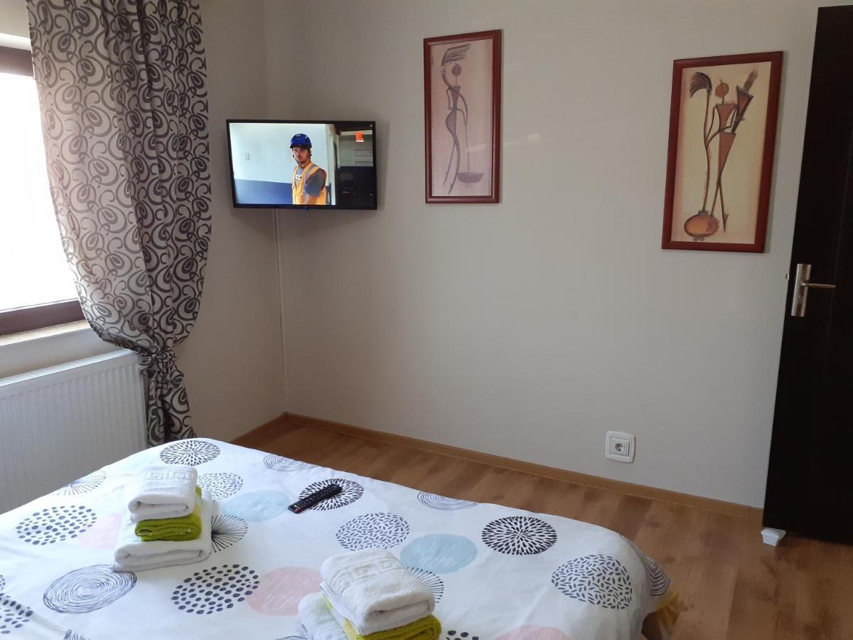 Apartament Cristina Cu Doua Dormitoare & Balcon & Parcare Proprie Onesti Luaran gambar