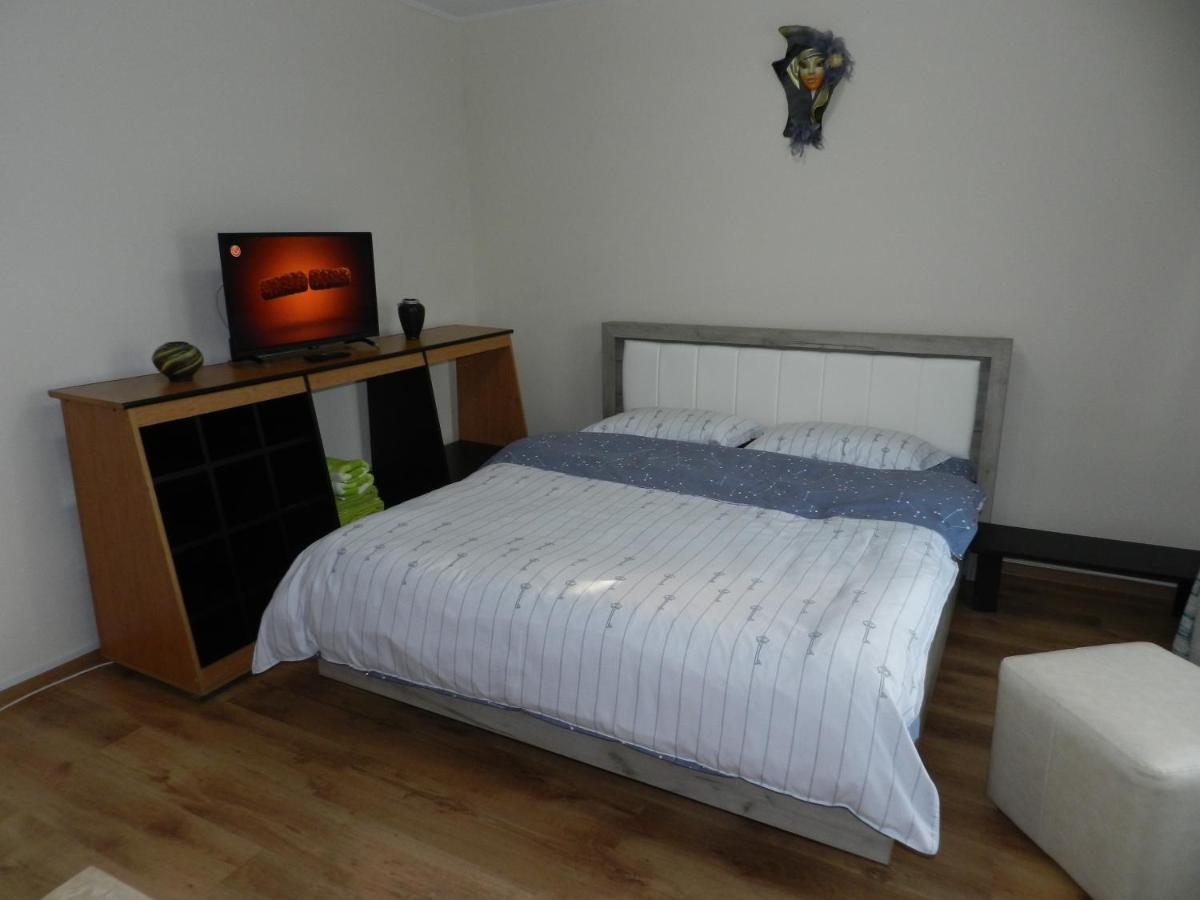 Apartament Cristina Cu Doua Dormitoare & Balcon & Parcare Proprie Onesti Luaran gambar